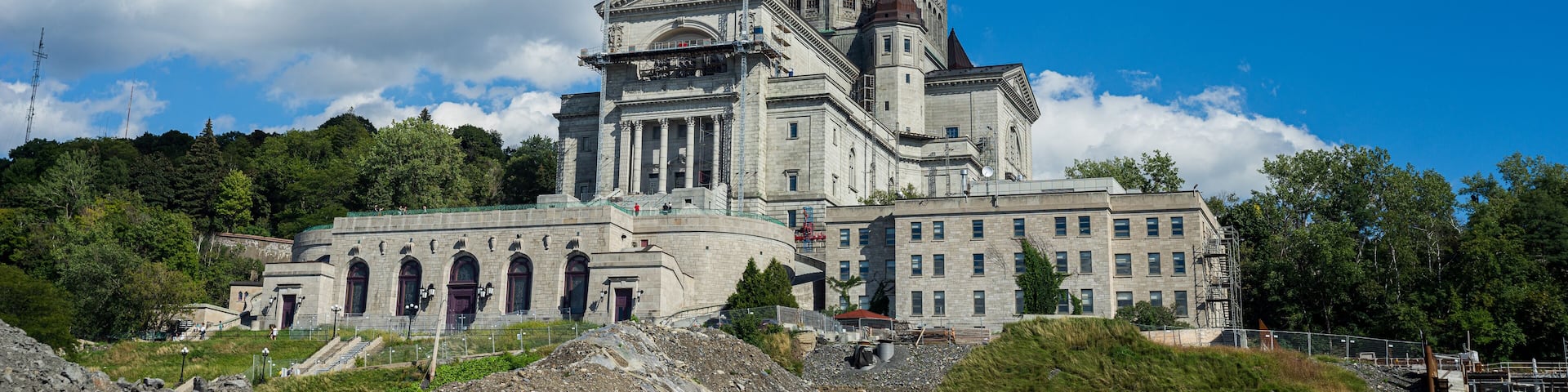 Mesmerizing shot of the Saint Joseph's Oratory in Montreal, Canada