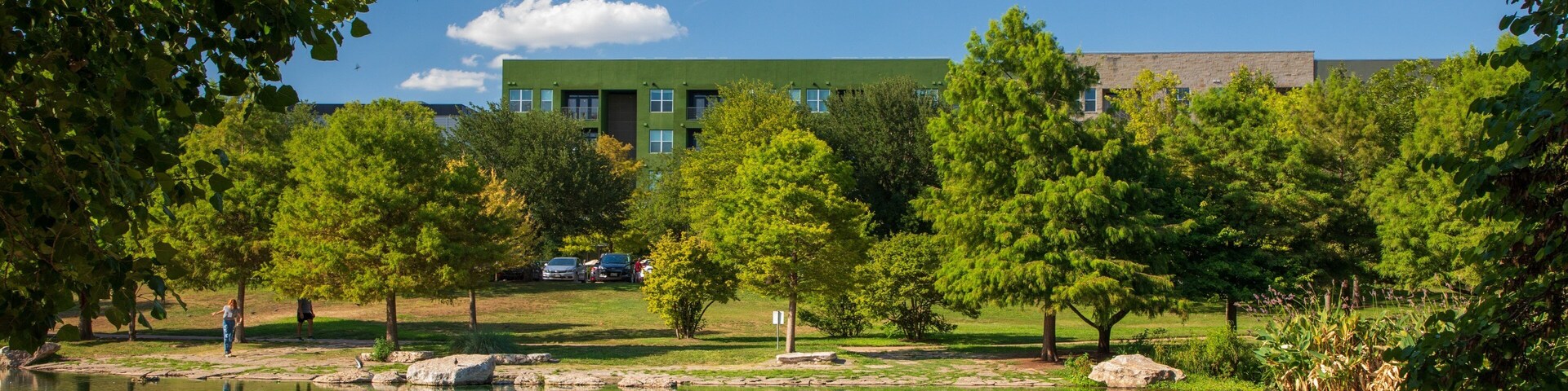 Mueller featuring a pond and a garden