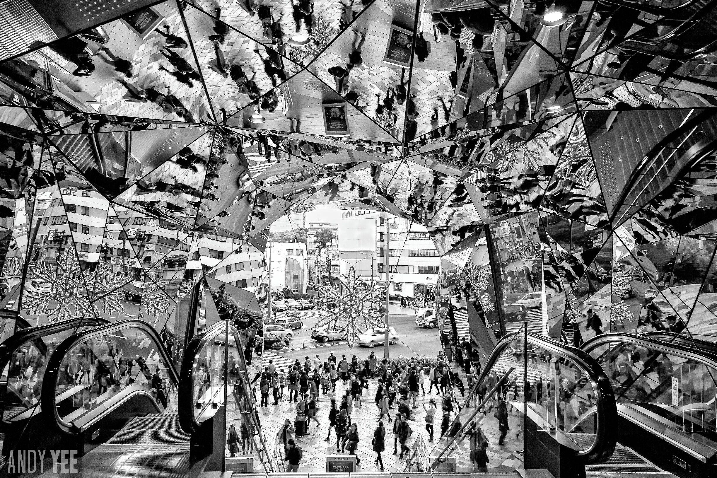 The entrance to the Omohara Tokyu Plaza in Omotesando in Tokyo. The mirrored entrance makes for a "Escher" like image
#TroveOn #Tokyo #Omotesando #travelphotography #blackandwhite
