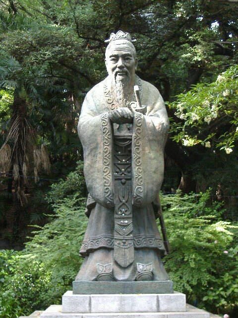 Confucius Statue at the Yushima Seido (This is the world's largest statue of Confucius.)