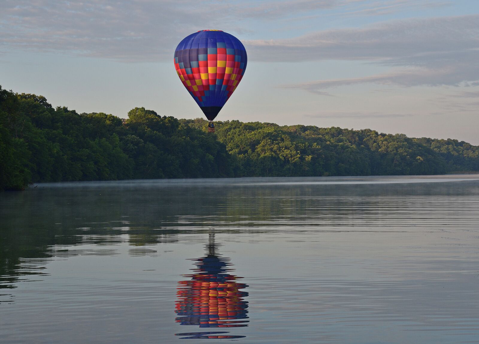 An early morning takeoff with perfect sunlight. If you ever visit Galena you must take a ride on Andy Williams balloon. The name of his company is Galena on the Fly. 