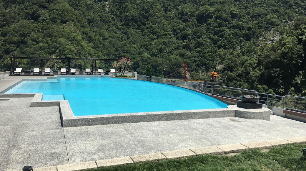 Silks Place Taroko Hotel's outdoor swimming pool