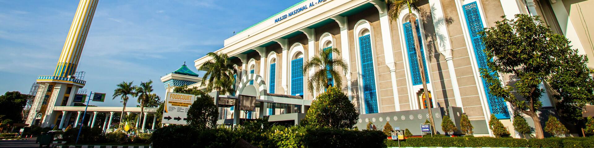 Al-Akbar National Mosque Surabaya, the biggest mosque in Surabaya, East Java Province. The place for islamic people to pray.