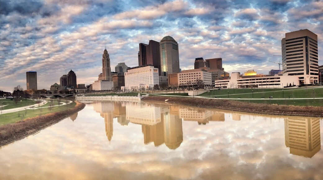 Panorama of the Columbus, Ohio skyline along the Scioto River