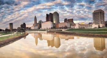 Panorama of the Columbus, Ohio skyline along the Scioto River