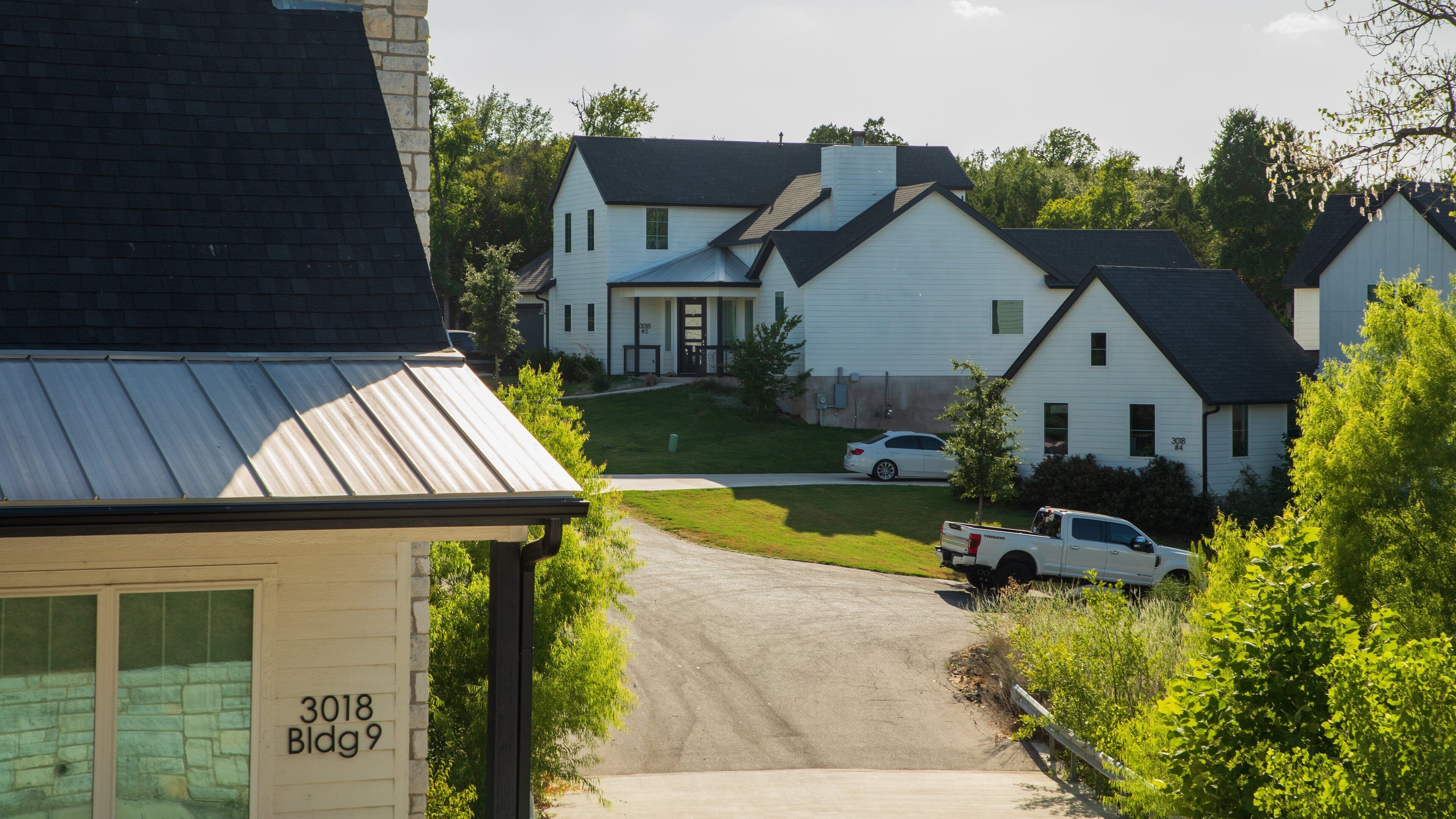 East Riverside - Oltorf which includes a small town or village and a house