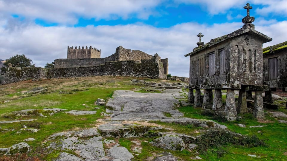 The beautiful village of #lindoso
#pontedabarca #geres #minhoportugal #travelgram #visitportugal #igersportugal #portugalalive #portugalcomefeitos #portugal #sharing_portugal #topportugalphoto #discoverportugal #ig_portugal #portugal_em_fotos #super_portugal #portugalvisuals #portugalemclicks #findout_portugal #amar_portugal #portugallovers #RevealPortugal #weshareportugal #portugaladdict #portugal_gems #travel #streetphotography #travelphotography #castle #village