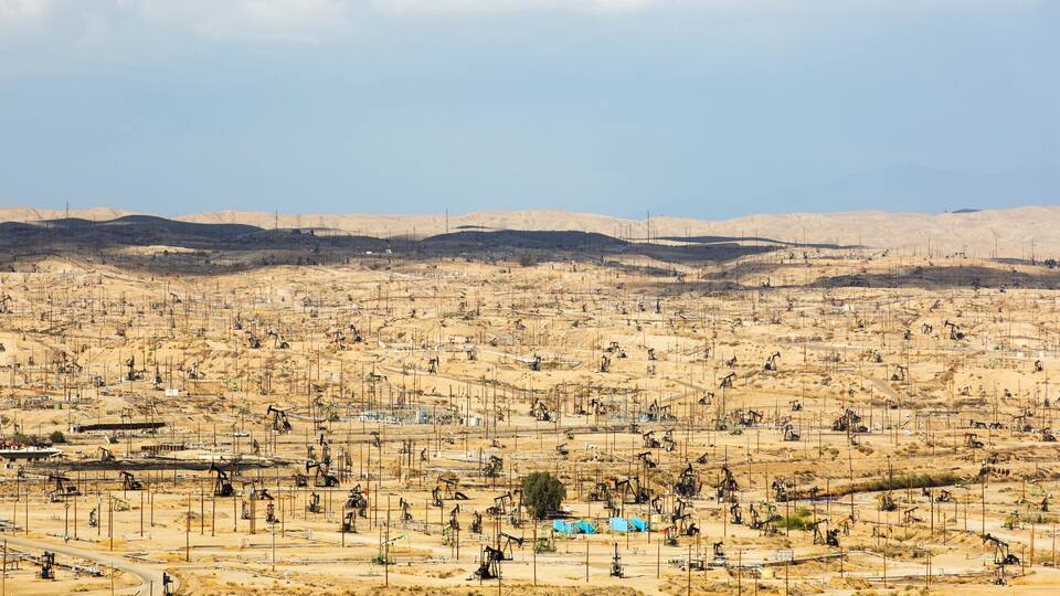 The Kern River oilfield in Oildale, Bakersfield, California, USA. Following an unprecedented four year long drought, Bakersfield is now the driest city in the USA, driven by clima