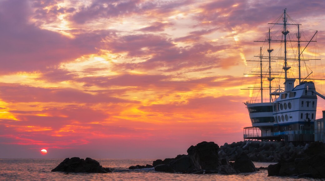Spectacular sunrise over the East Sea featuring the iconic cruise ship-shaped Sun Cruise Resort at Jeongdongjin Beach, a famous coastal landmark in Gangneung, South Korea.