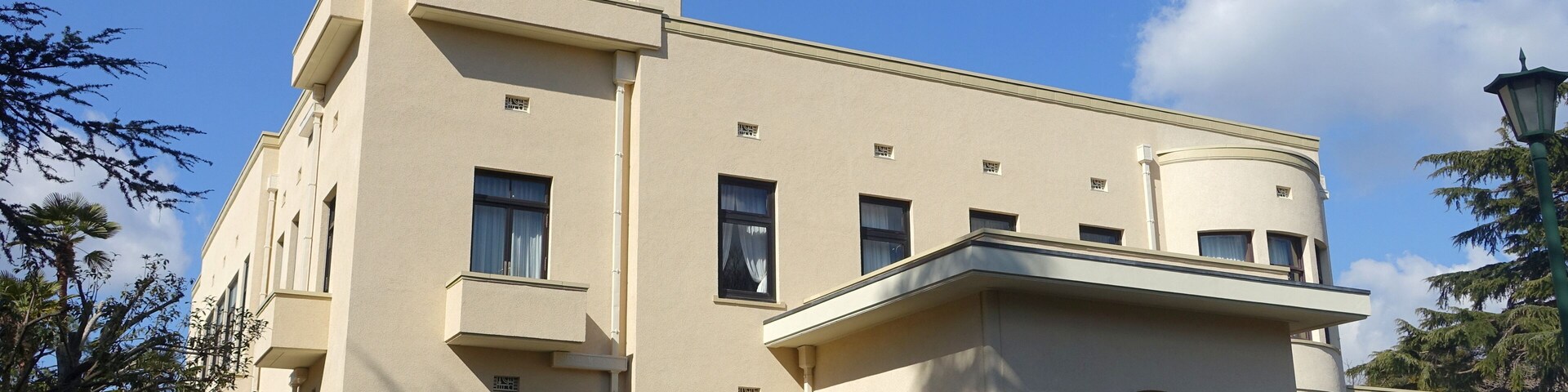 Tokyo Metropolitan Teien Art Museum ((東京都庭園美術館), 5-21-9 Shirokanedai, Minato-ku, Tokyo, Japan. The museum occupies an Art Deco building that was previously the residence of Prince Asaka Yasuhiko from 1933–47.