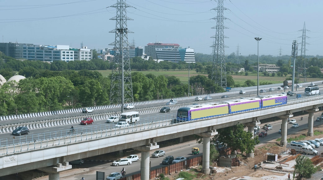 Parallel Road with Rapid Metro