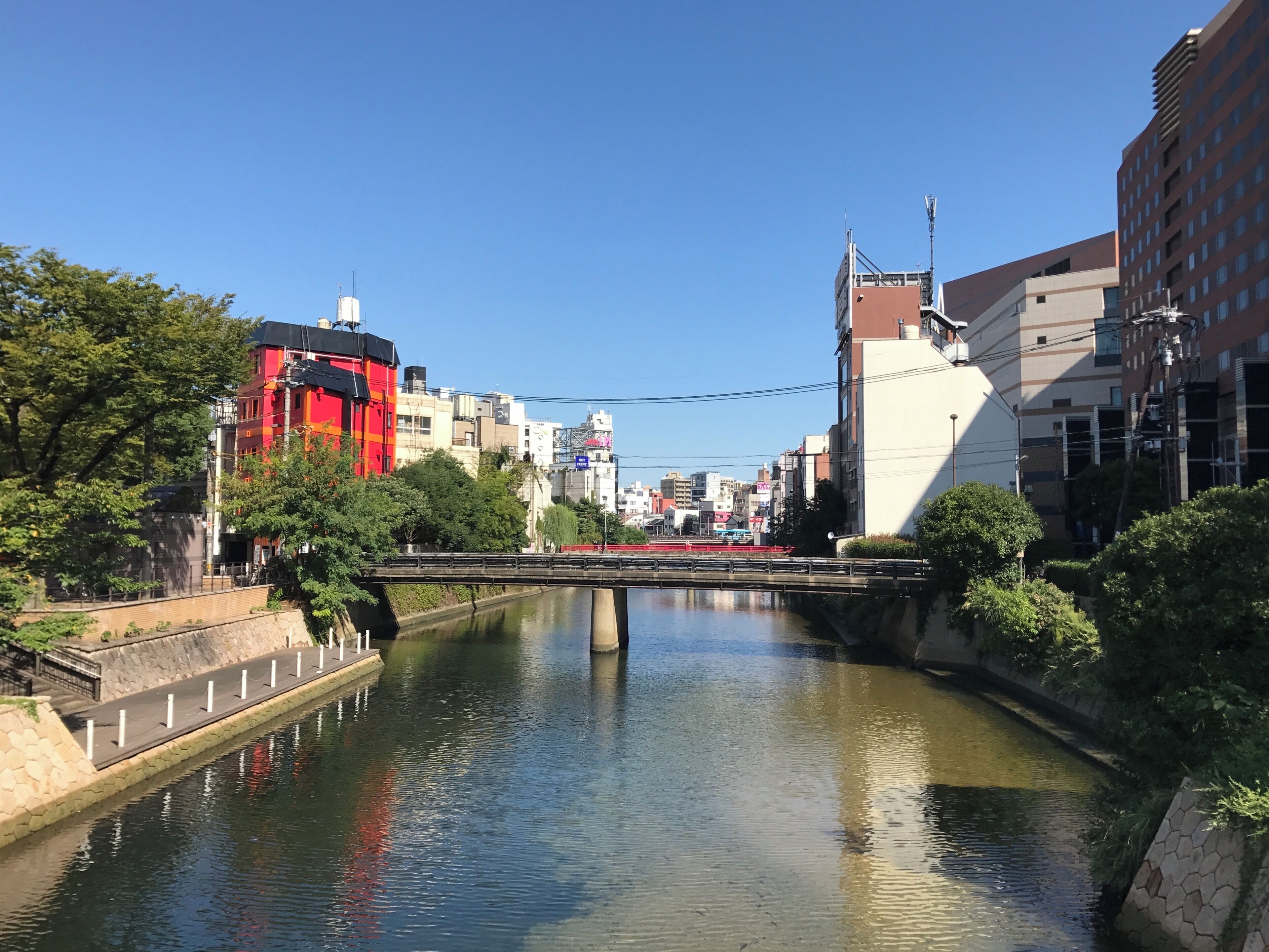 夢回廊橋より望む博多川(下流側)
