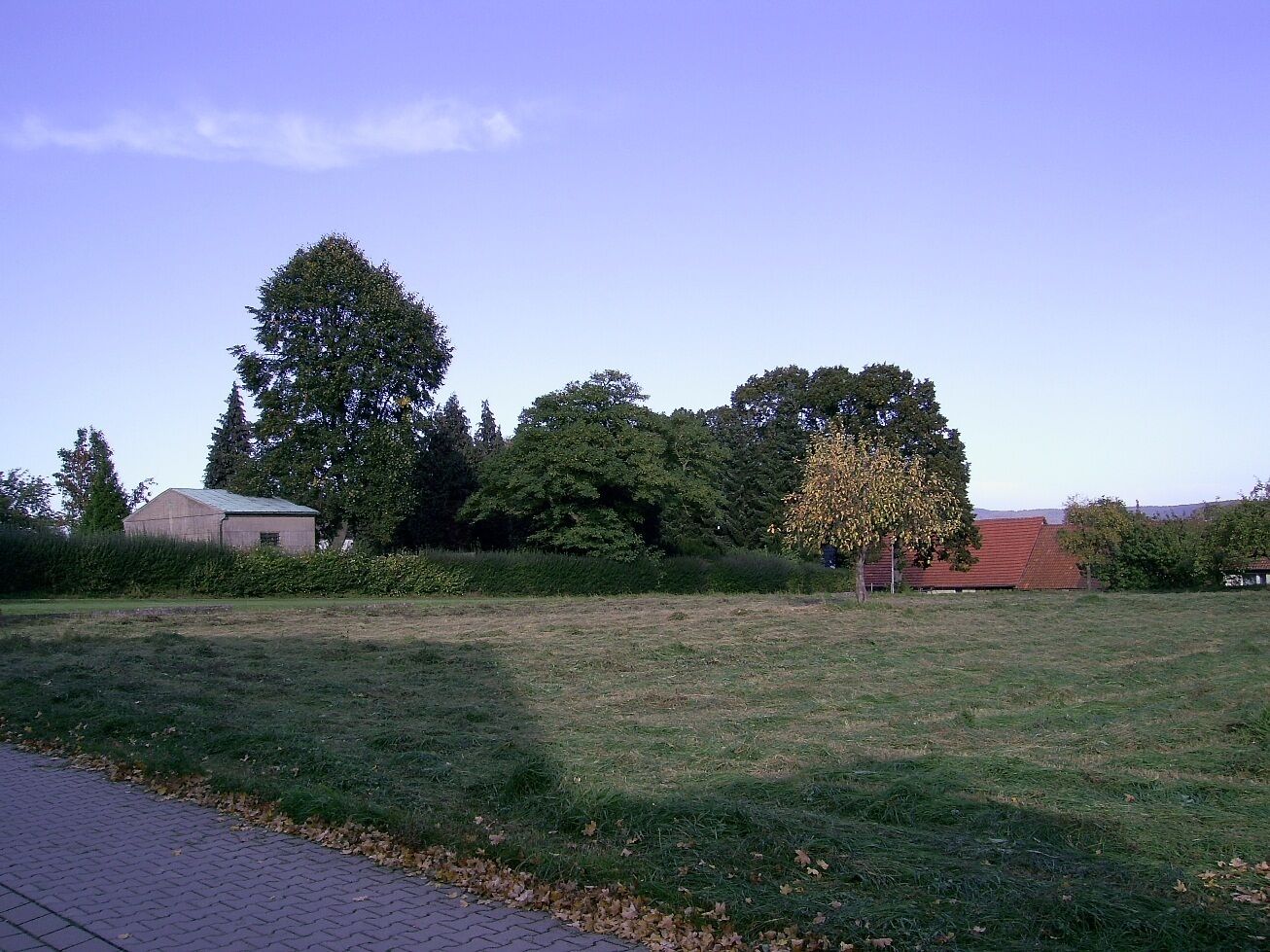 Blick am Höckelheimer Friedhof vorbei