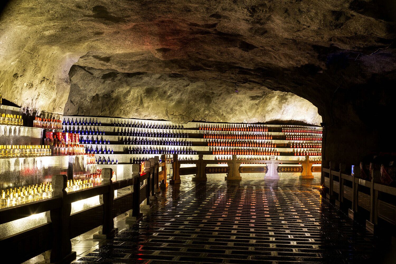 "The World's Largest Natural Collecting Wine Cave"——"Dan Quan Dong Tian Jiu Hai" won the Guinness World Record in September of 2015.

https://twitter.com/Beautifulgx