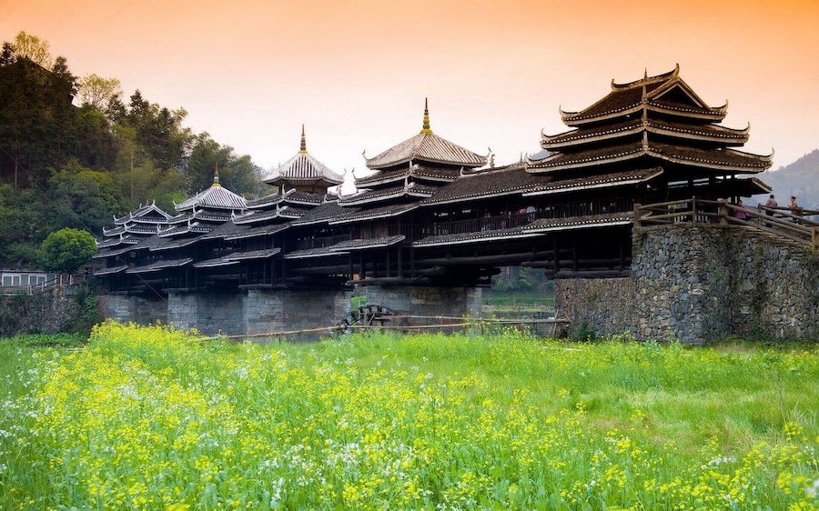 The Wind and Rain Bridge in the the #Sanjiang Dong Autonomous County,China.
https://twitter.com/Beautifulgx