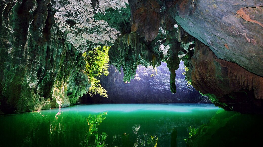 "The Window of Sky"—— #Leye-Fengshan National Geopark-#Sanmenhai Scenic Spot in Guangxi of China.
https://twitter.com/Beautifulgx