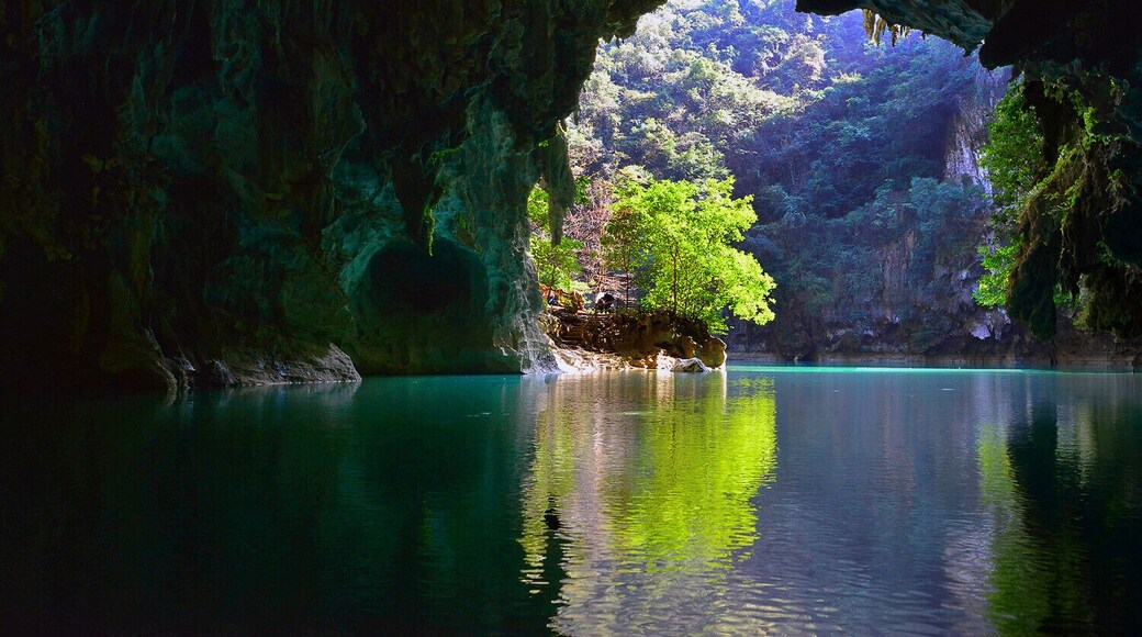 "The Window of Sky"—— #Leye-Fengshan National Geopark-#Sanmenhai Scenic Spot in Guangxi of China.
https://twitter.com/Beautifulgx