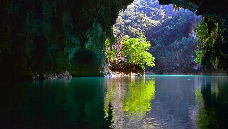 "The Window of Sky"—— #Leye-Fengshan National Geopark-#Sanmenhai Scenic Spot in Guangxi of China.
https://twitter.com/Beautifulgx