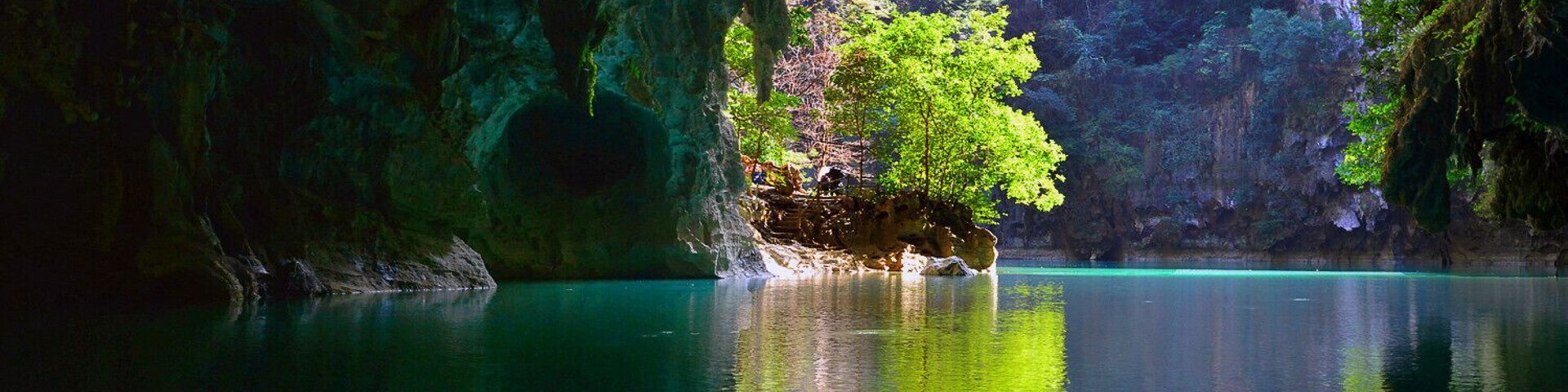 "The Window of Sky"—— #Leye-Fengshan National Geopark-#Sanmenhai Scenic Spot in Guangxi of China.
https://twitter.com/Beautifulgx