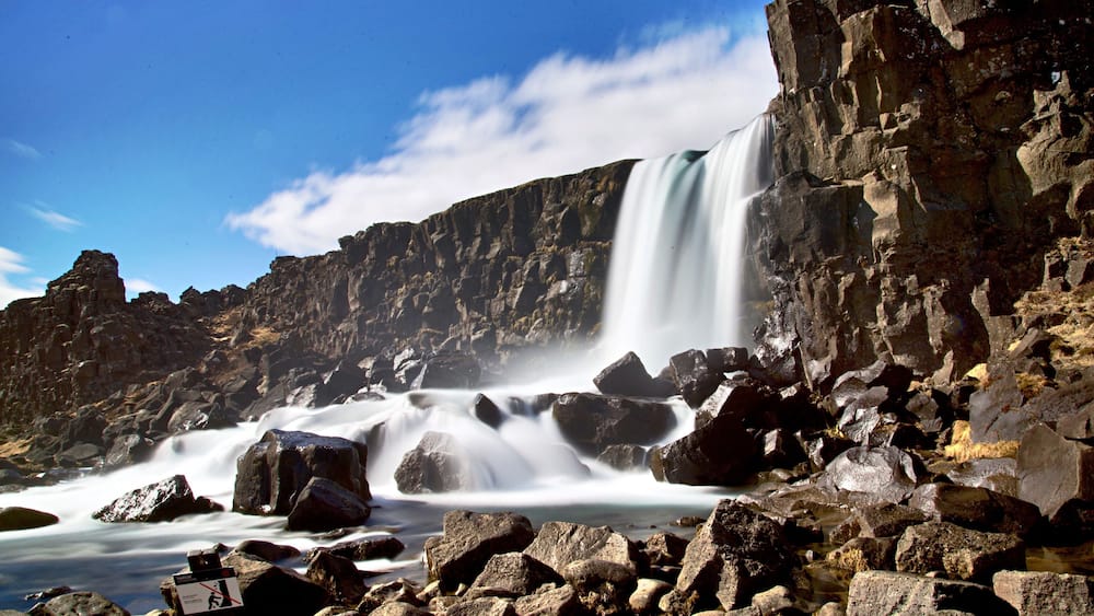Öxarárfoss, is a hidden gem and less known in Þingvellir (Thingvellir National Park), Iceland. It flows from the river Öxará over the Almannagjá. The pool at the base of the waterfall is filled with rocks.
#Iceland #ThingvellirNationalPark #Öxarárfoss #waterfall #Þingvellir #UNESCOWorldHeritageSite