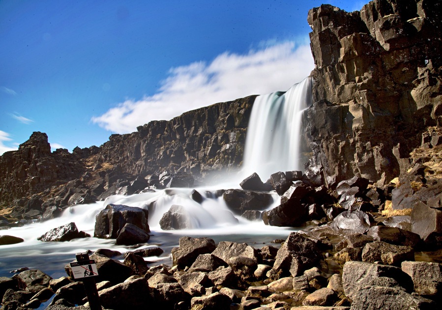 Öxarárfoss, is a hidden gem and less known in Þingvellir (Thingvellir National Park), Iceland. It flows from the river Öxará over the Almannagjá. The pool at the base of the waterfall is filled with rocks.
#Iceland #ThingvellirNationalPark #Öxarárfoss #waterfall #Þingvellir #UNESCOWorldHeritageSite