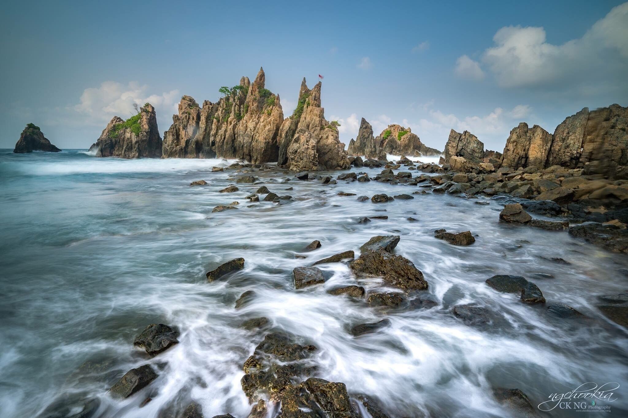 Kelumbayan Rocks II  Lampung Sumatra-Indonesia
"人生過客匆匆，相機抓住每個剎那，與我擦肩而過的人和事"