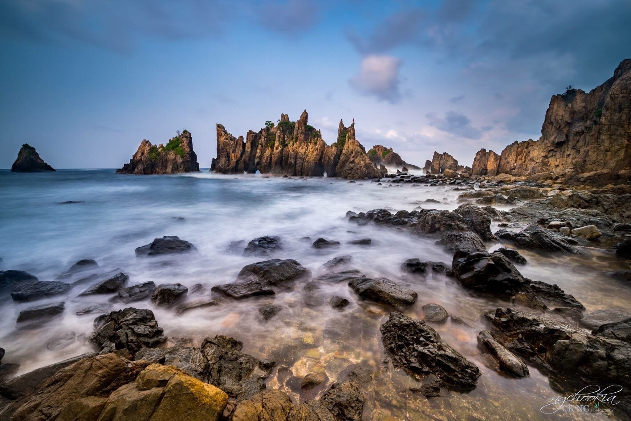 Kelumbayan Rocks II Lampung Sumatra-Indonesia
"人生過客匆匆，相機抓住每個剎那，與我擦肩而過的人和事"