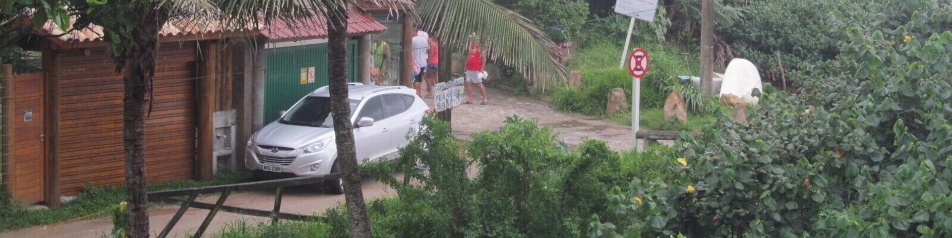 Wonderful tiny village, with the morro that conects to different beaches. It's special to disconnect from the stress of parking cars and noisy places. Full of artists on the little centre. No wi fi at all, beautiful scenary. I love