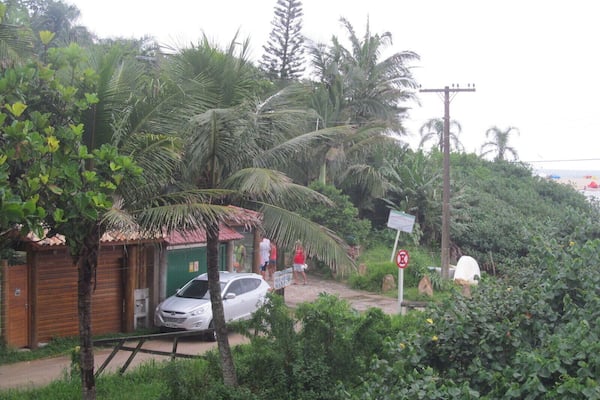 Wonderful tiny village, with the morro that conects to different beaches. It's special to disconnect from the stress of parking cars and noisy places. Full of artists on the little centre. No wi fi at all, beautiful scenary. I love