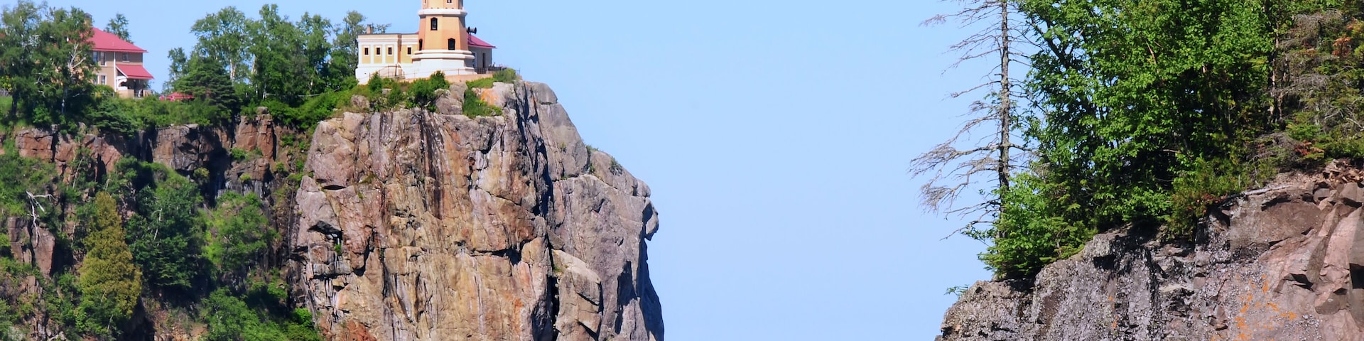 Split Rock Lighthouse on Cliff