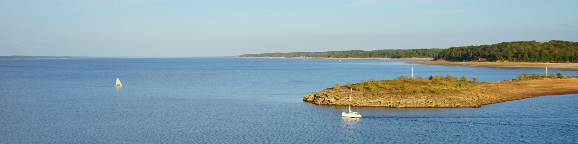 Beautiful Sardis Lake and dam