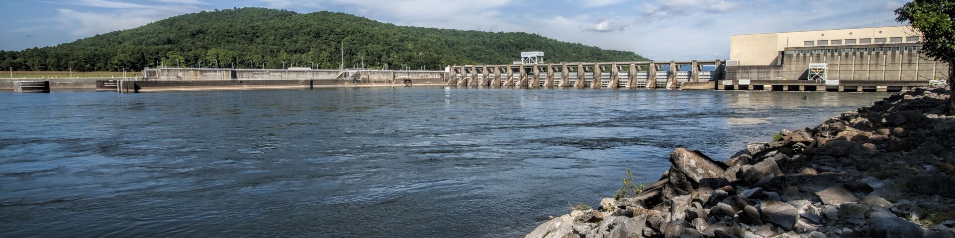Joe wheeler dam spillway guntersville alabama usa 7; Shutterstock ID 174721910; purchase_order: SP-1269 HA 2018 Batch 1; Order: ; client: ; other: