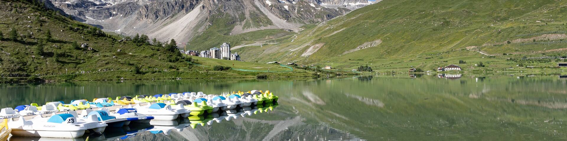 Pédalos du lac de Tignes (Vanoise - France - Alpes)