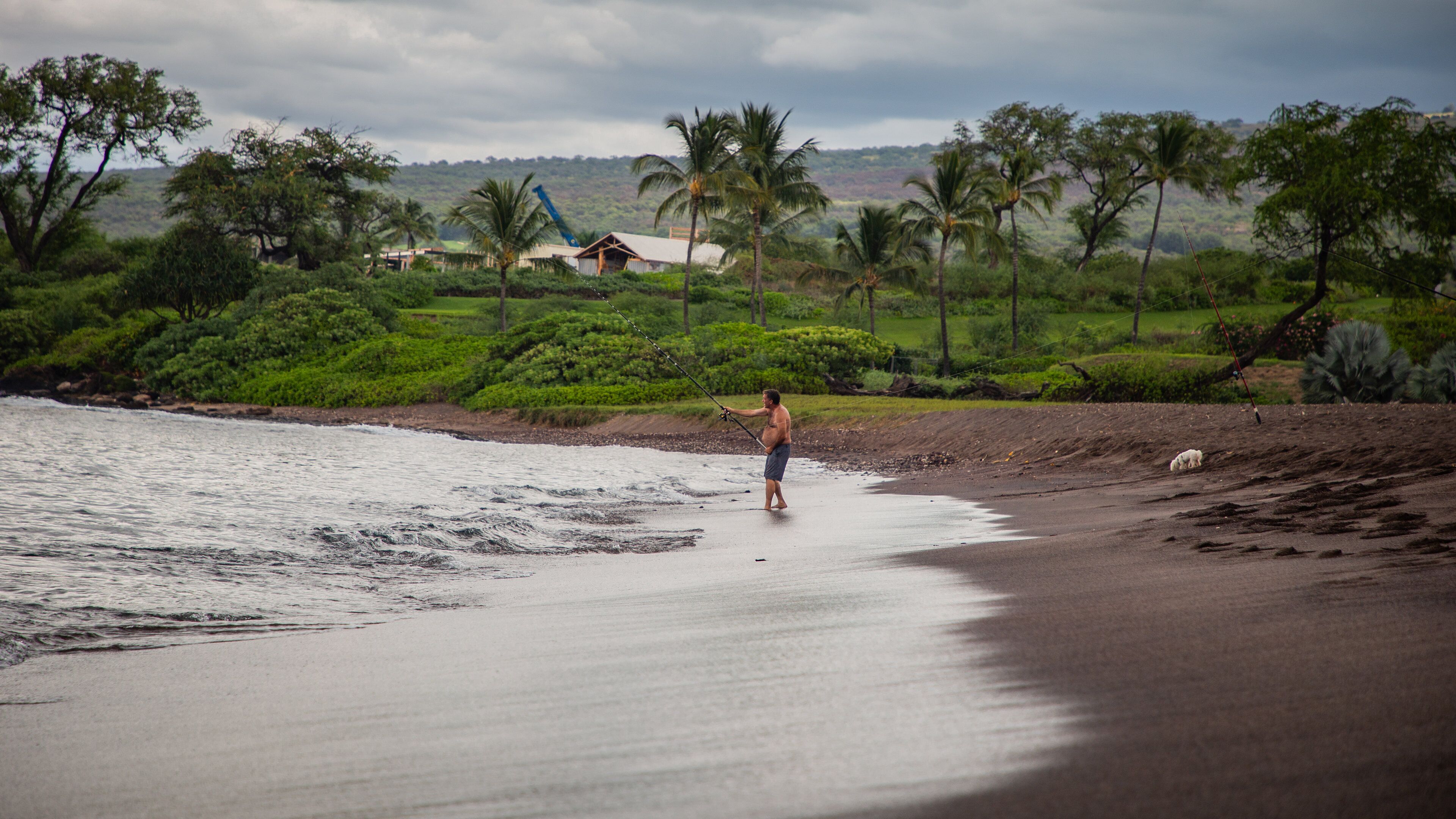 Oneuli Beach showing general coastal views and fishing as well as an individual male