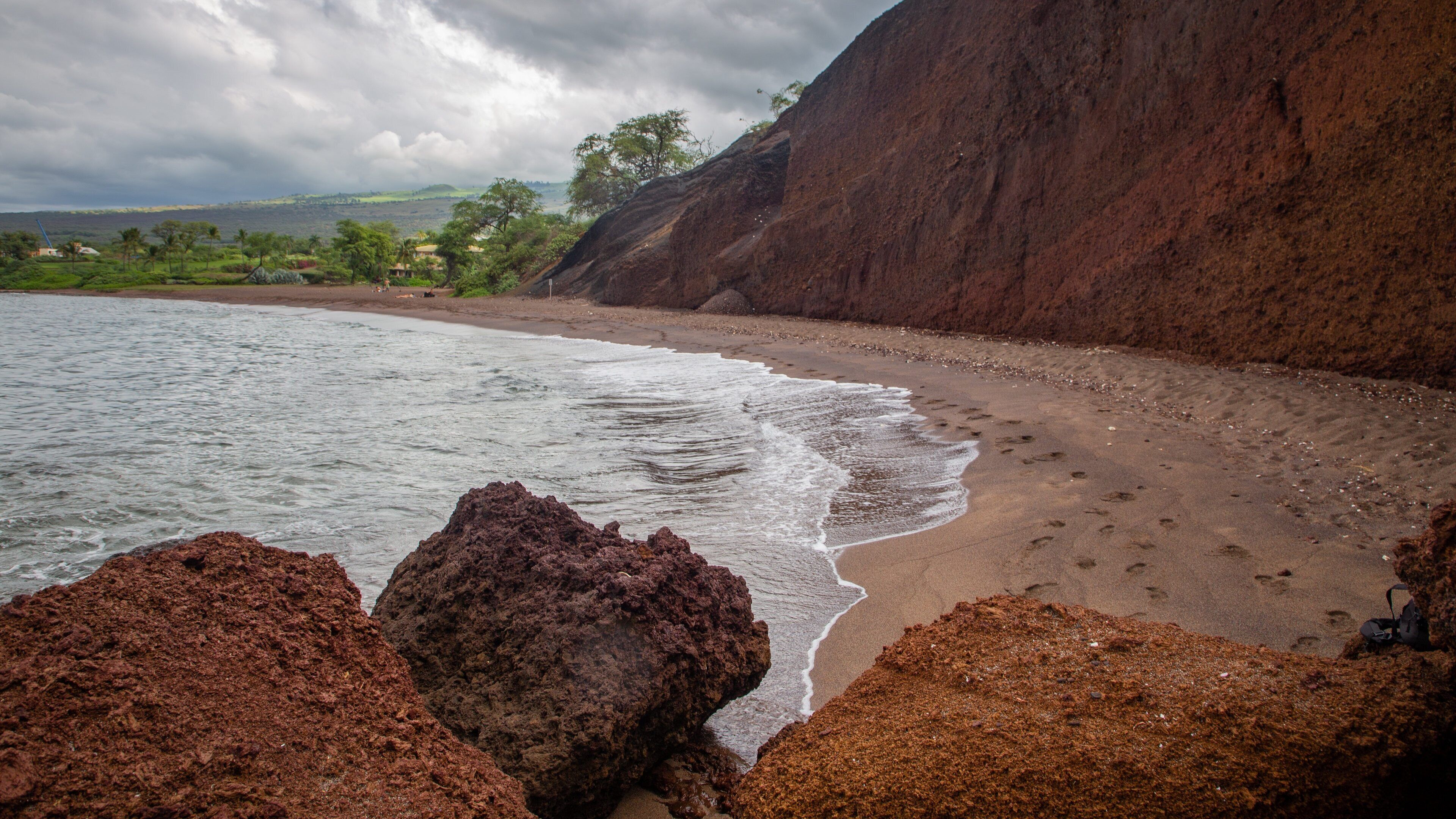 Oneuli Beach which includes general coastal views