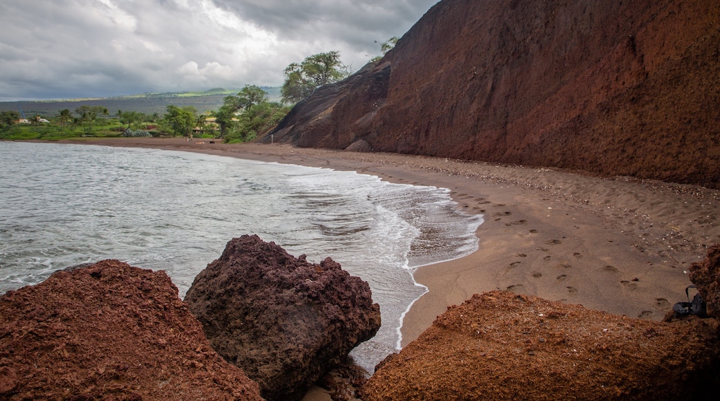 Oneuli Beach which includes general coastal views