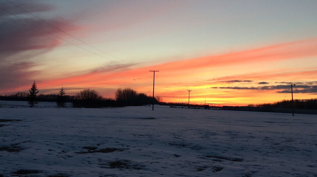 The one thing I really enjoyed about this #Travel assignment, the #Sunset (s) are insane. No matter where you are this far up #North in the #UnitedStates it's just beautiful! #Minnesota #LakeOfTheWoods #Bemidji #Snow in #Spring #NorthernLights
