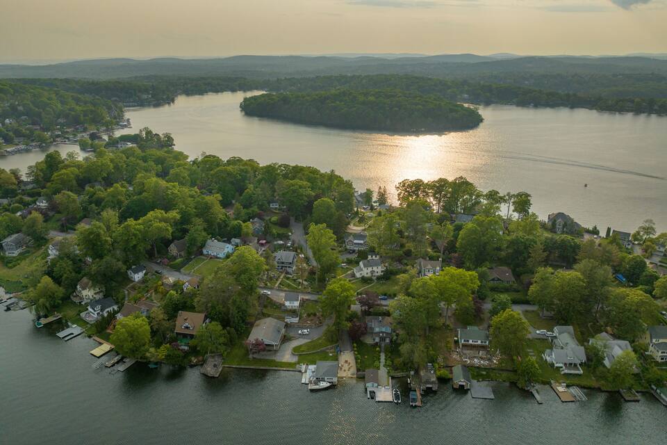 A lakeside residential area with houses and docks.