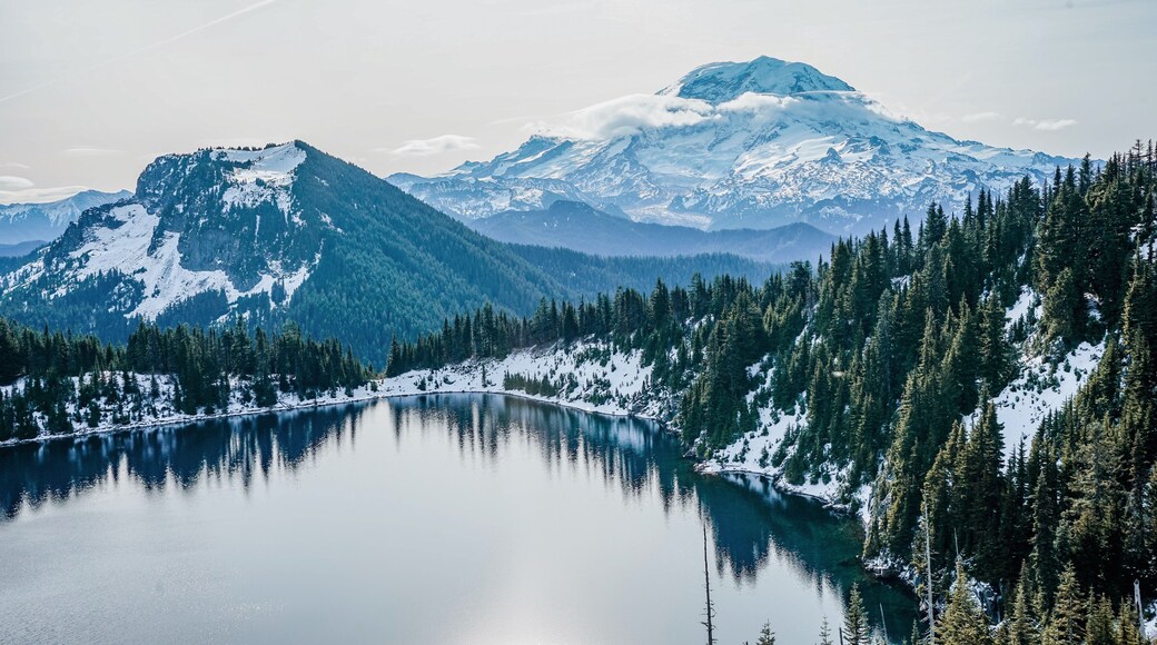 I get the privilege to see this mountain every single day as long as it's not completely covered by clouds. So lucky to live within a two-hour drive to the national park and the hiking trails surrounding this beauty!