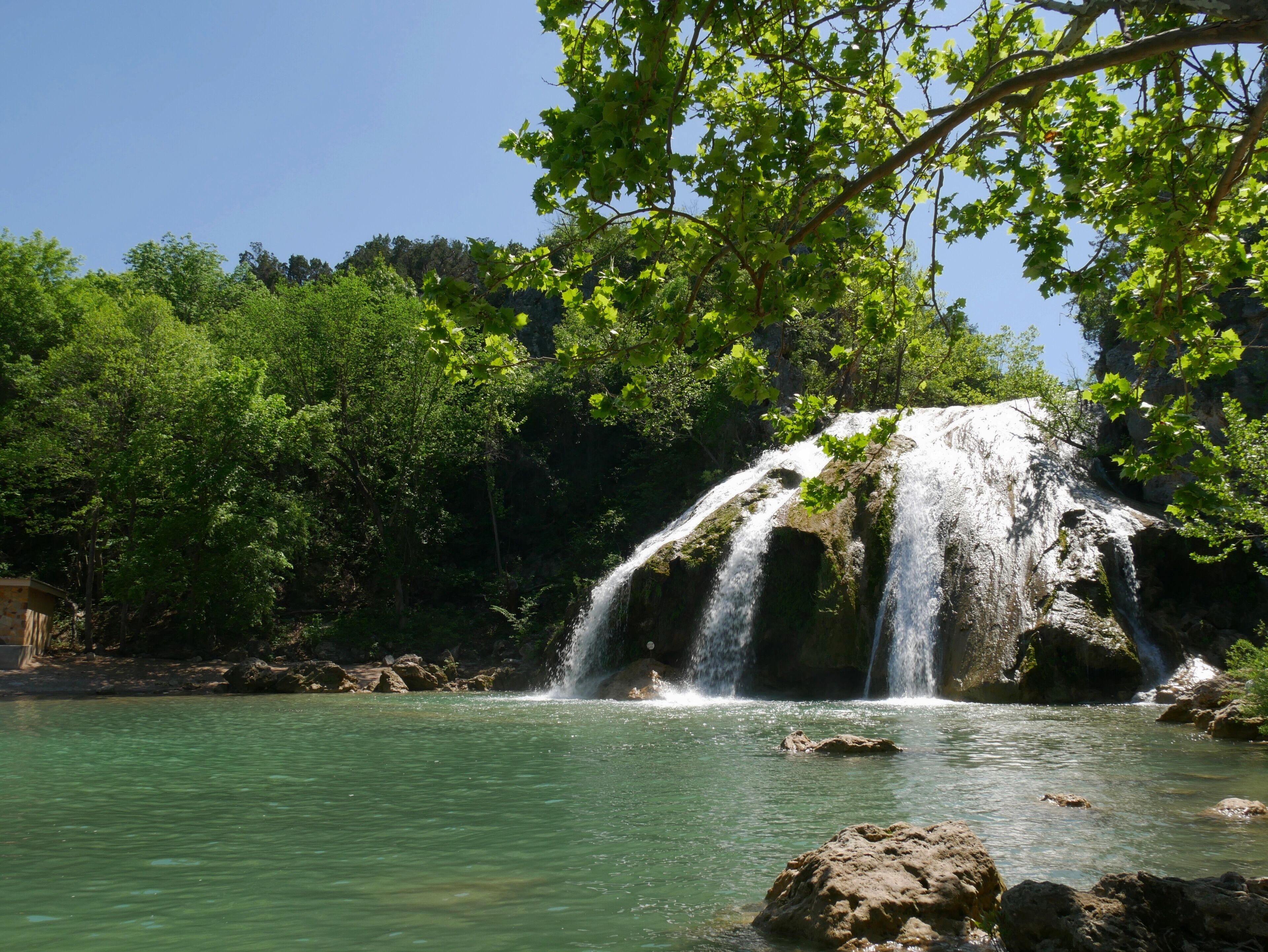 Turner Falls, Oklahoma Turner Falls at 77 feet located in Honey Creek, Arbuckle Mountains is Oklahoma’s tallest waterfalls.