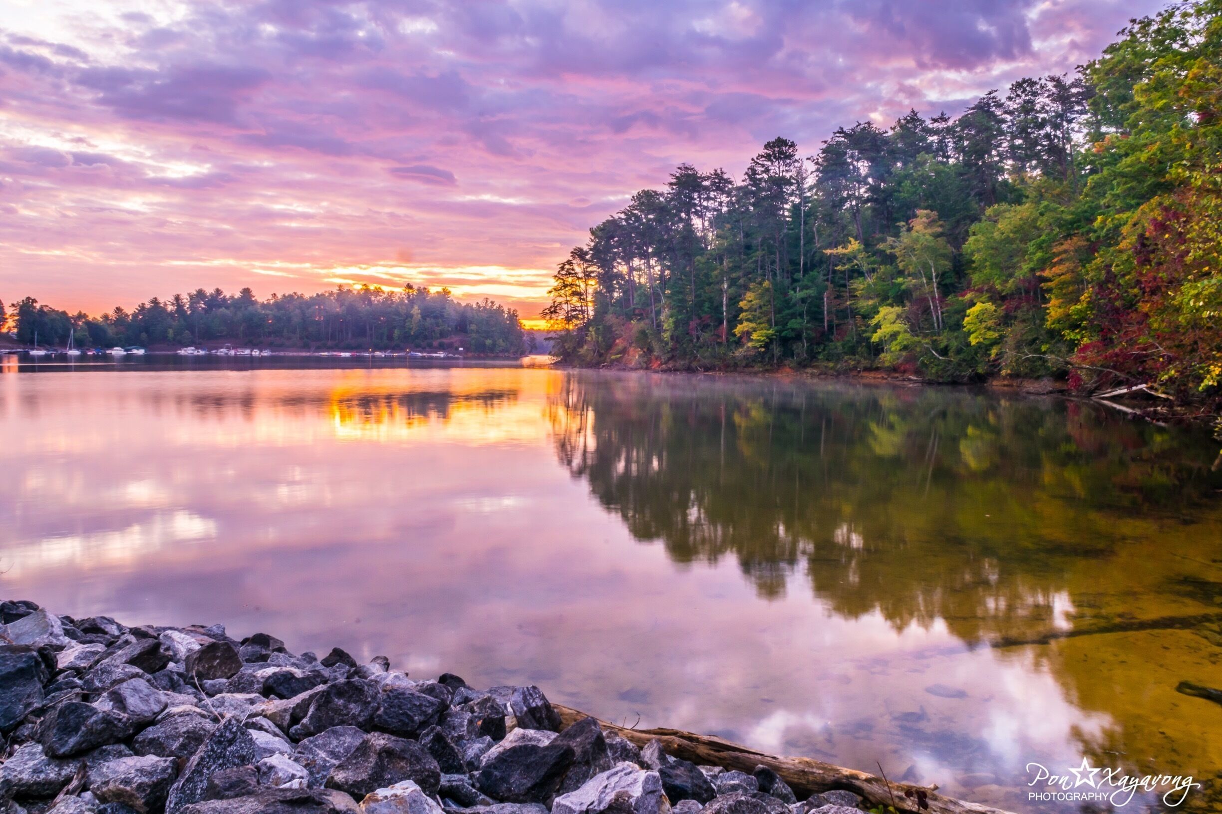 This what it look like when Sunrise is about to change into day at the lake.