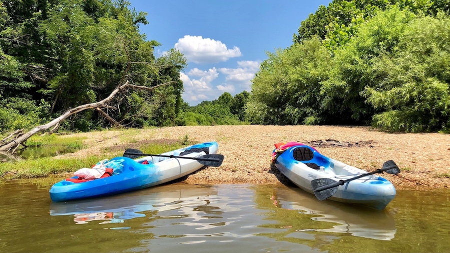 Nice little rest spot on the Niangua river south of Ha Ha Tonka.