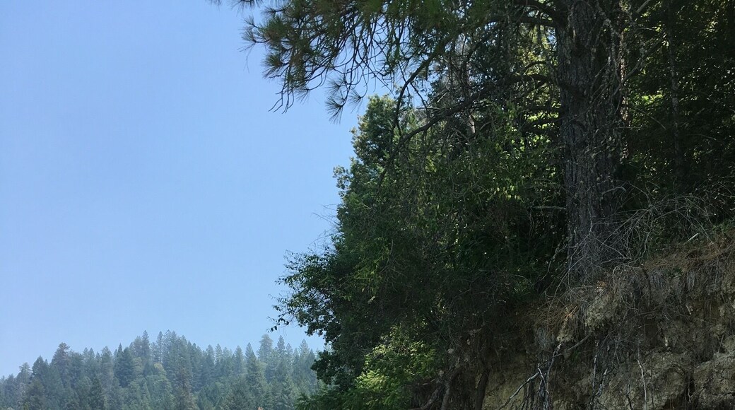 Tried this Reservoir out for some kayaking, the "no wake zone" is pretty large and there were plenty of areas that branched into smaller lagoons, plus the water was beautiful. Even the choppy areas weren't so bad. Great place for water sports.