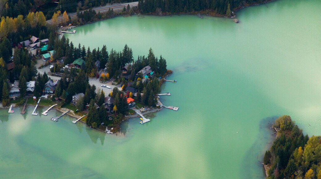 Green Lake showing a lake or waterhole and a small town or village