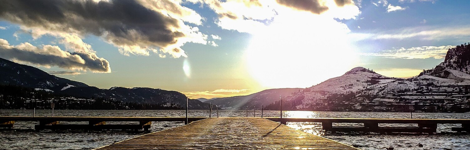 I'm kicking myself for not having my camera with me when I saw this sunset above Kalamalka Lake today. But let's be real for a second: we live in a time where cellphones are able to make amazing pictures. That's a win in my books.
#LocalSecrets #BC #Canada #travelbc #travelcanada #okanagan