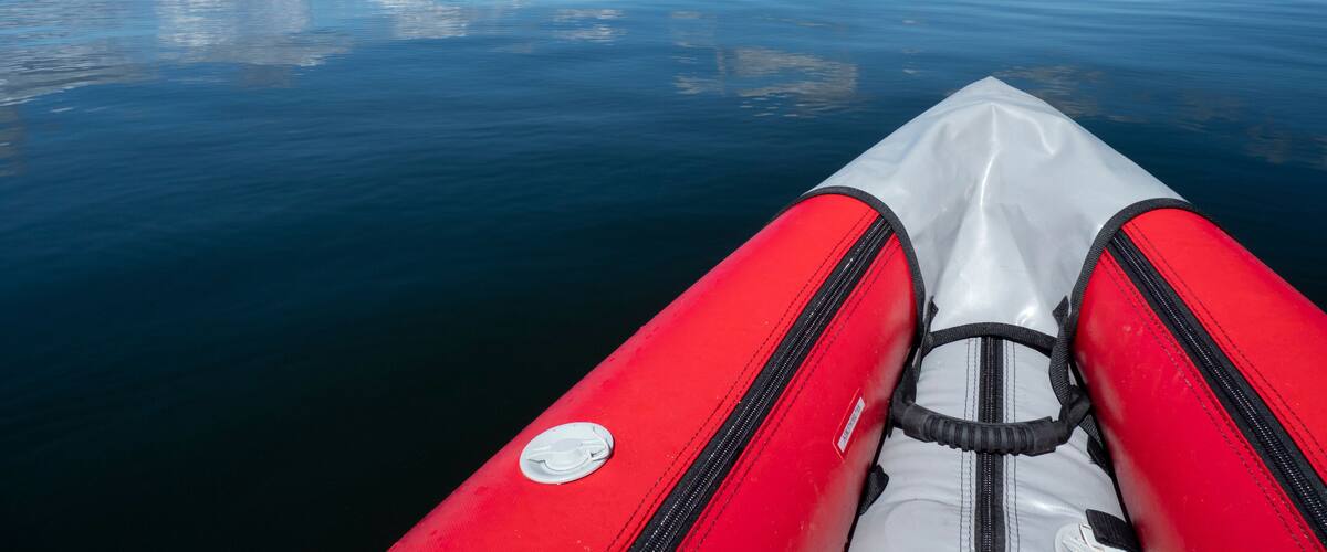 Usa, Washington State, Harstine Island, bow of inflatable kayak in water