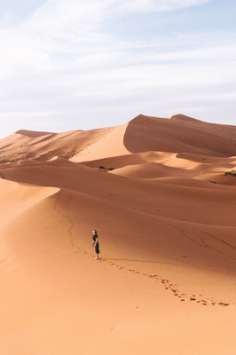The most significant learning moments I've had are when I'm completely and utterly alone. The only noise being the sound of my breath escaping my lips. The Sahara was one of those moments where you feel closer to the universe than ever before #findingtheUniverse