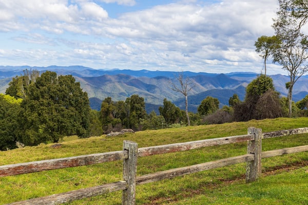Griffiths Lookout showing tranquil scenes and landscape views