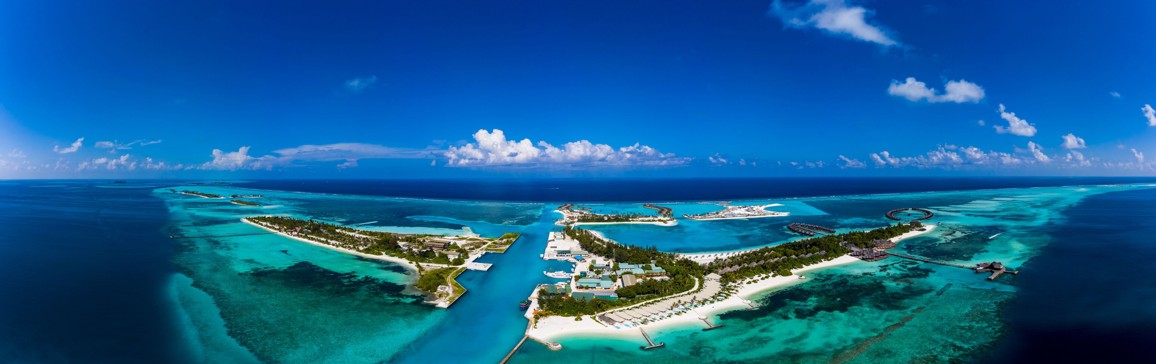 Maldives, South Male Atoll, Kaafu Atoll, Aerial view of resort on Fun Island Lagoon
