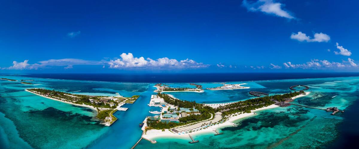 Maldives, South Male Atoll, Kaafu Atoll, Aerial view of resort on Fun Island Lagoon